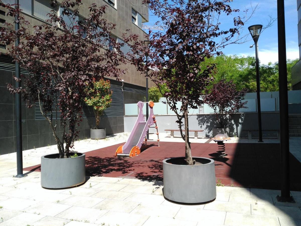 Stylish Flat, 2 Bathrooms And Swimming Pool, Next To The Beach! Sant Adria de Besos Exterior foto